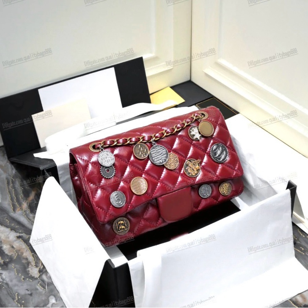 Chic Quilted Crossbody Bag with Chain Strap